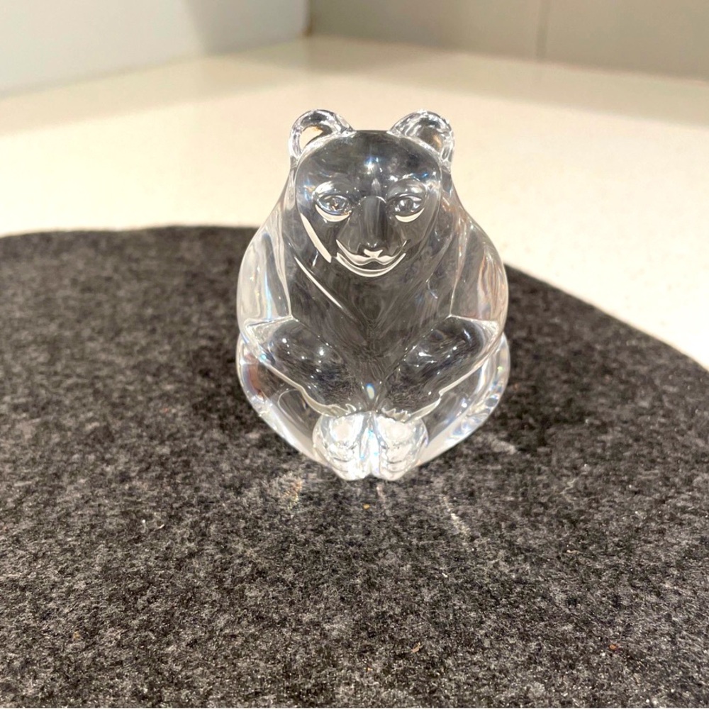 Steuben Fine Crystal Bear Figurine.